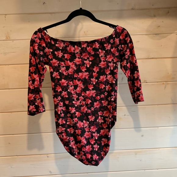 Express One Eleven | Floral Bodysuit - Picture 6 of 7